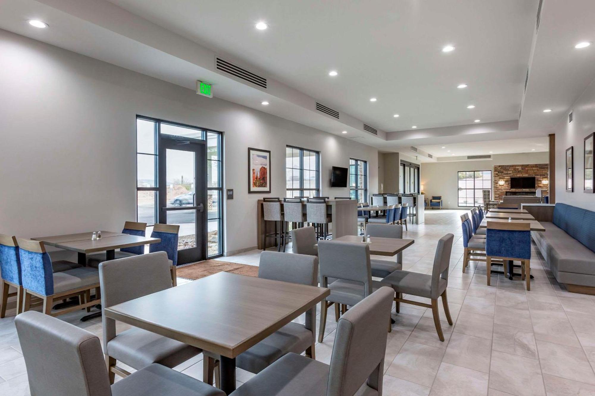 Comfort Suites Scottsdale Talking Stick Entertainment District Exterior photo