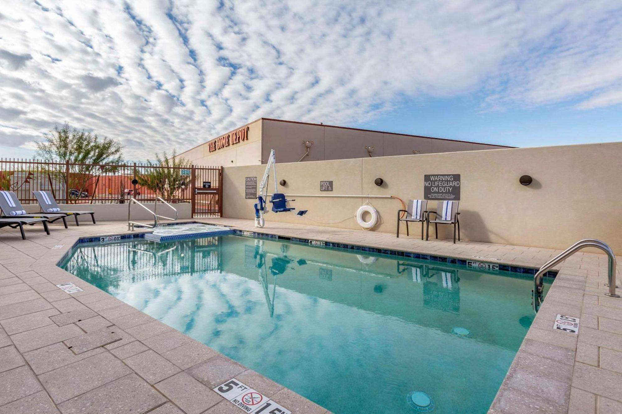 Comfort Suites Scottsdale Talking Stick Entertainment District Exterior photo