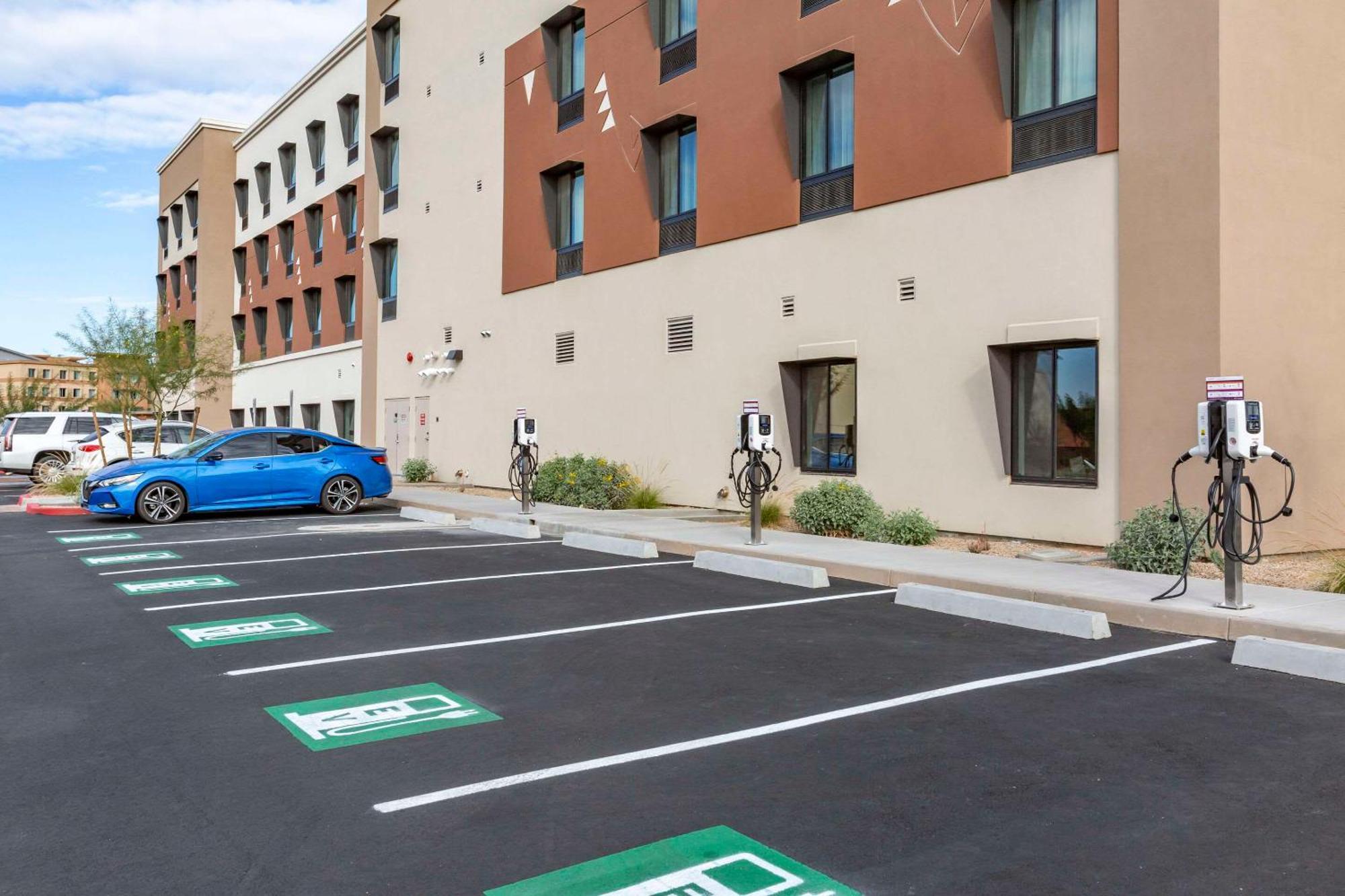 Comfort Suites Scottsdale Talking Stick Entertainment District Exterior photo