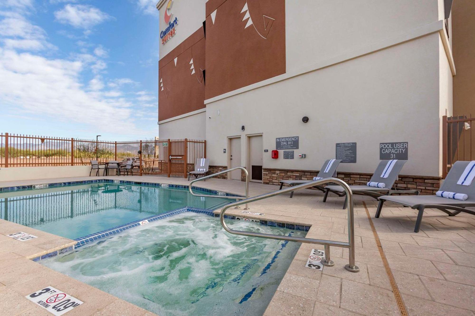 Comfort Suites Scottsdale Talking Stick Entertainment District Exterior photo